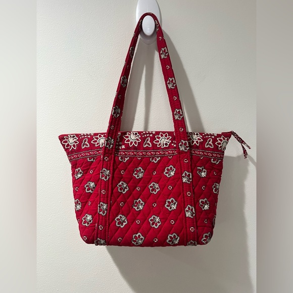 Vera Bradley Iconic Vera Tote Red and White Paisley Quilted Bag - Picture 2 of 6